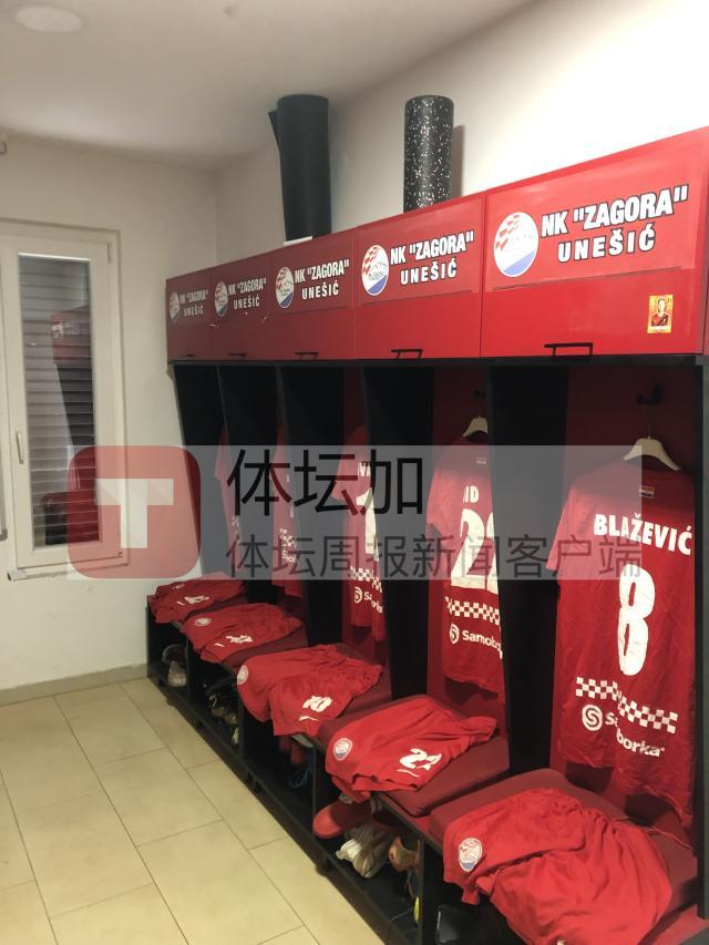 12-主队更衣室一景.jpg